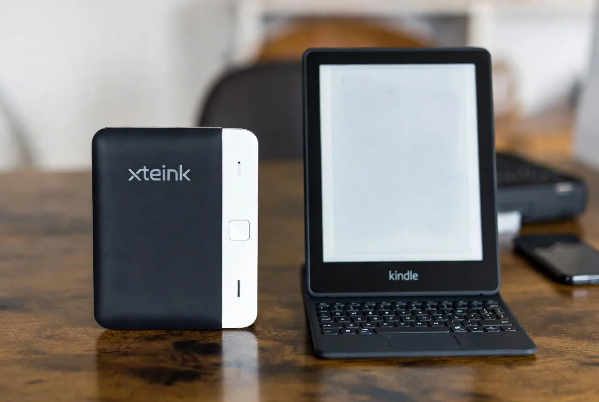 Comparison With Traditional E-Readers Comparison With Traditional E-Readers