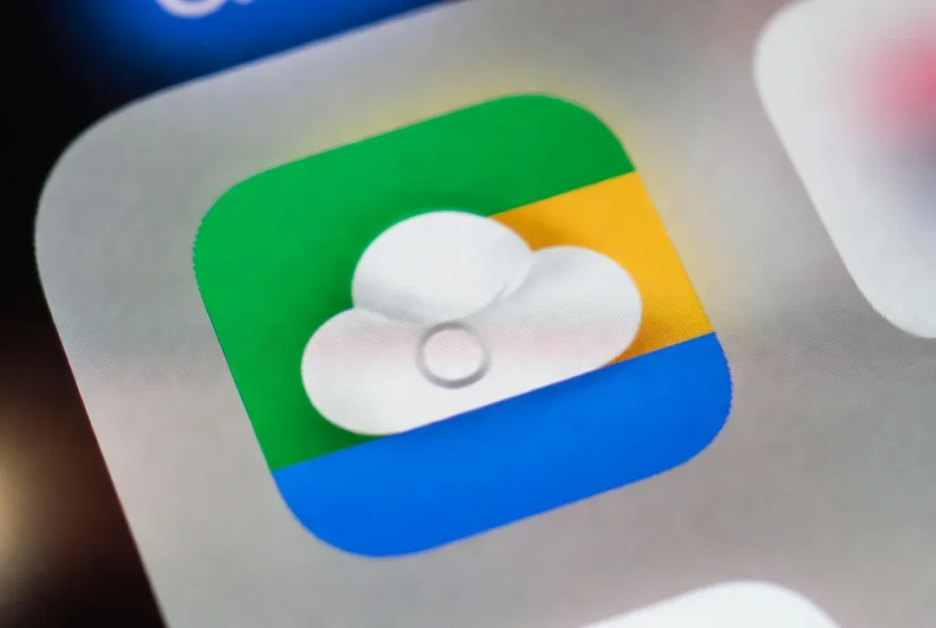 Google Drive's Simplified Triangle Emphasizes Core Colors Google Drive's Simplified Triangle Emphasizes Core Colors
